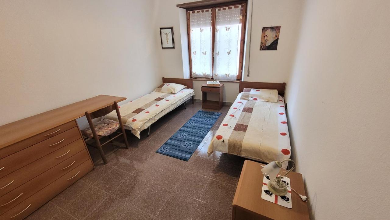 Holiday Maria Luisa Villa Galtelli Exterior photo