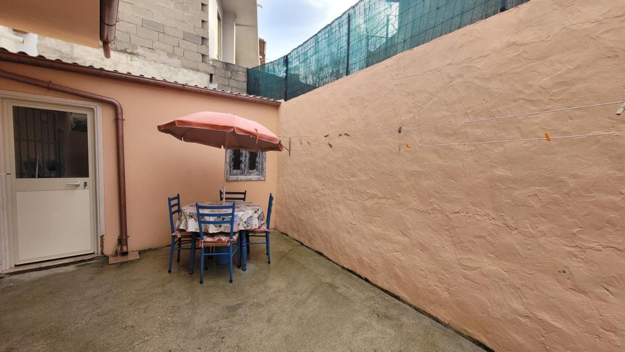 Holiday Maria Luisa Villa Galtelli Exterior photo