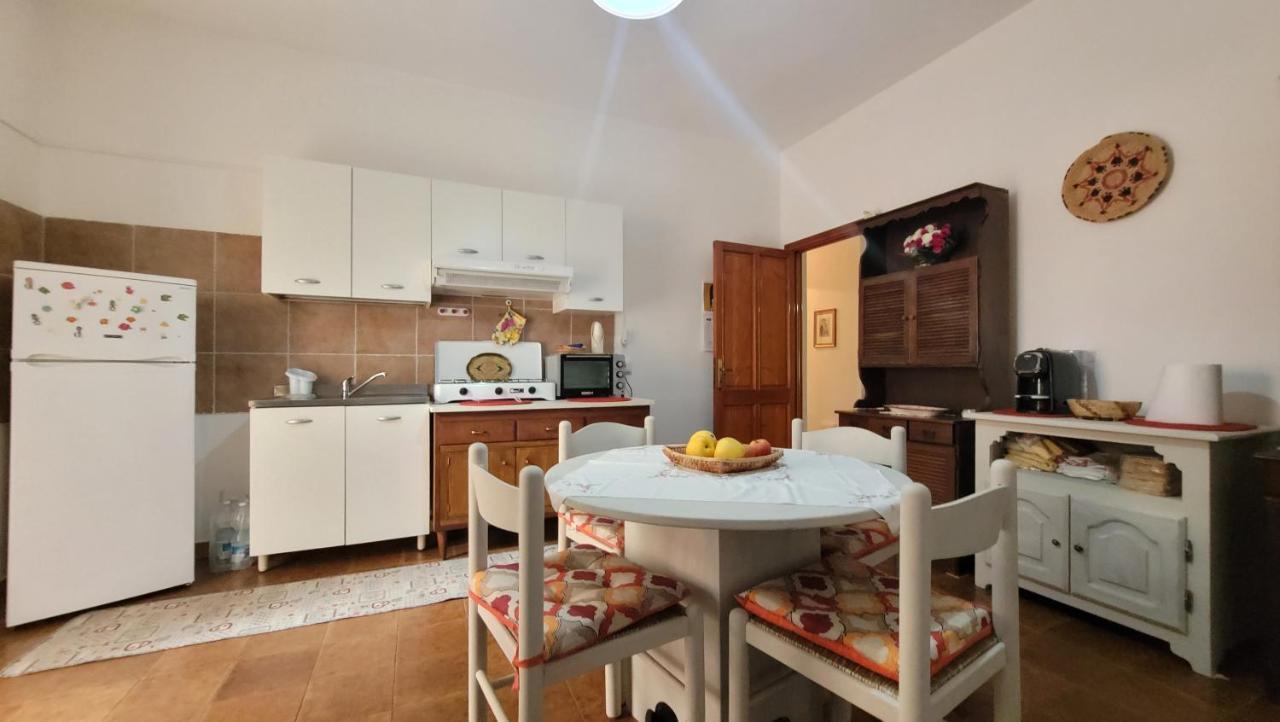 Holiday Maria Luisa Villa Galtelli Exterior photo